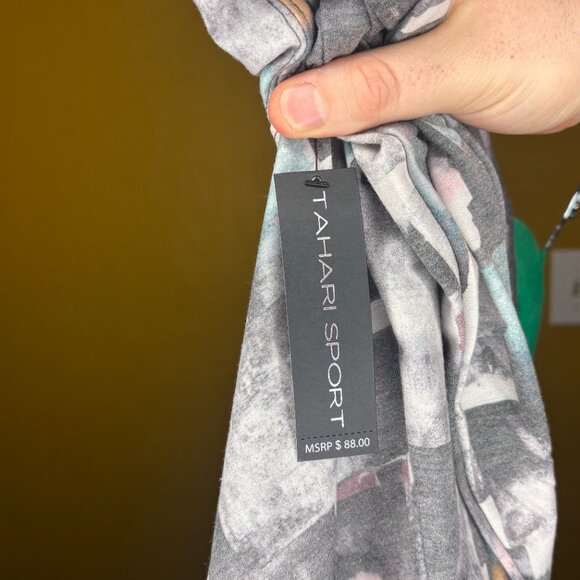 Tahari Sport Abstract Print Pullover Sweatshirt – Women’s Medium – NWT - Picture 5 of 7